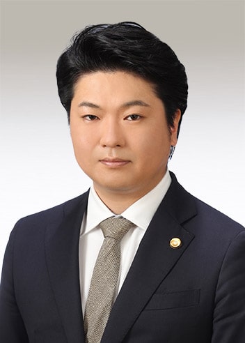 弁護士　田中 亮